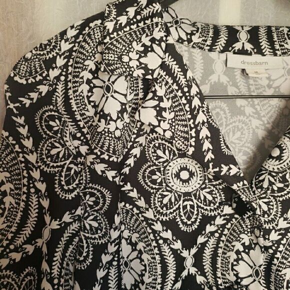 Dressbarn Women's Blouse Size M Black White Geometric 3/4 Sleeve V Neck Stretch - Picture 3 of 11